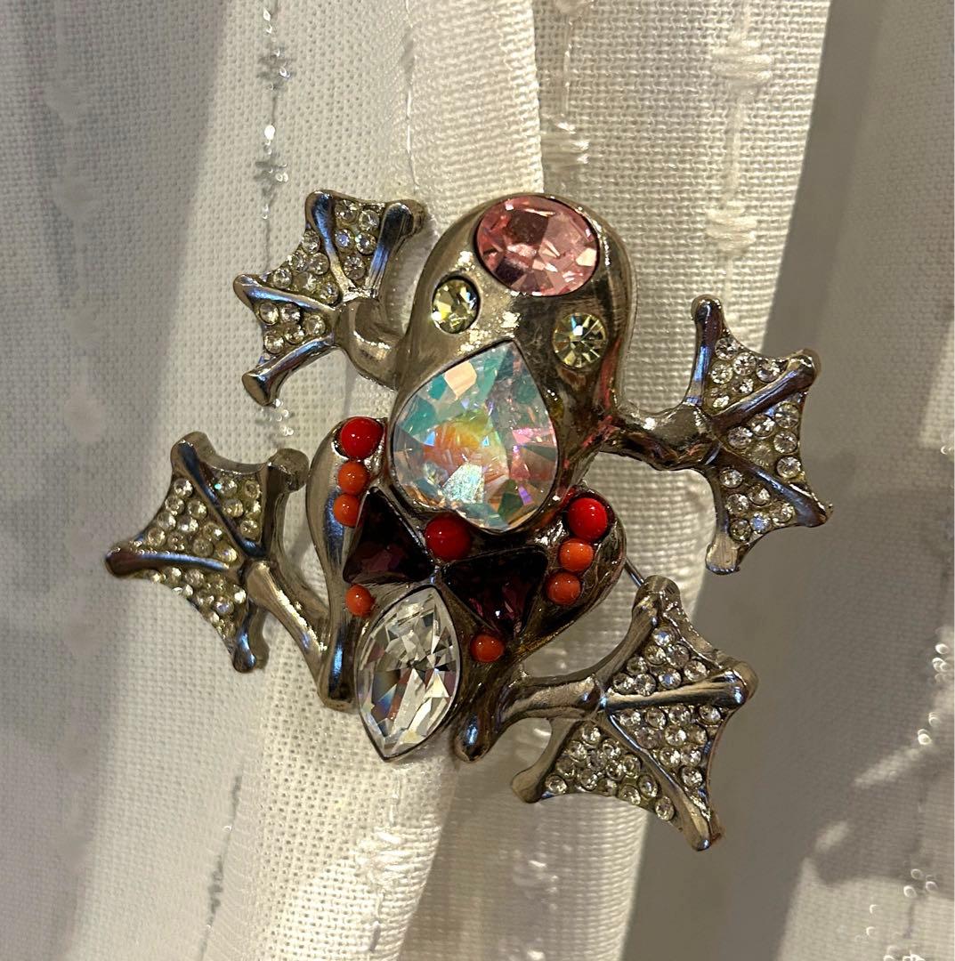 カエルのブローチ　ラクロワ