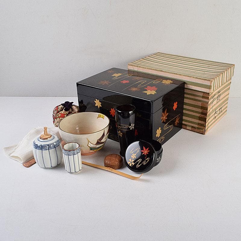 茶道具　黒漆　春秋蒔絵　茶箱　棗　巾筒など　九点　一式　仕覆付　M　R9327
