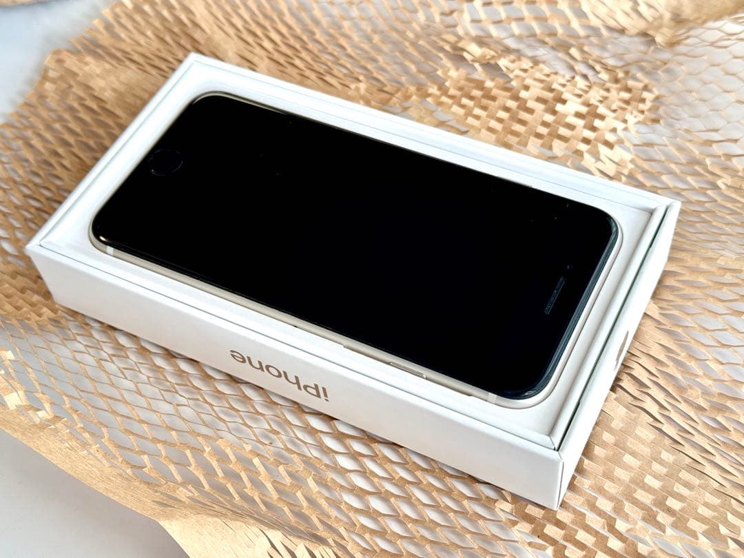 超美品Apple iPhone SE3 スターライト 256GB 84%