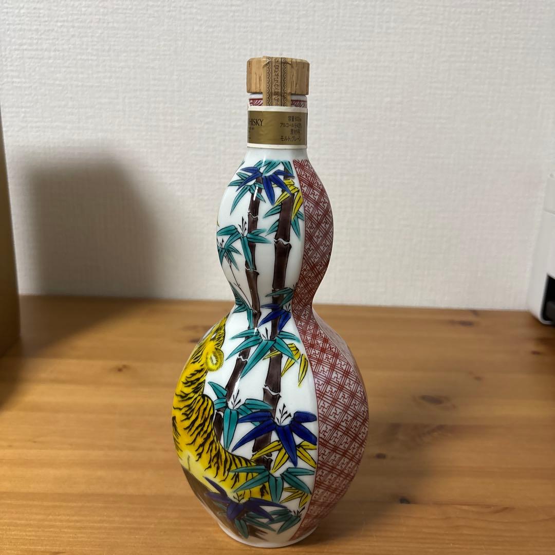 サントリースペシャルボトルコレクション 特製ウイスキー　九谷焼 虎に竹文瓢型瓶