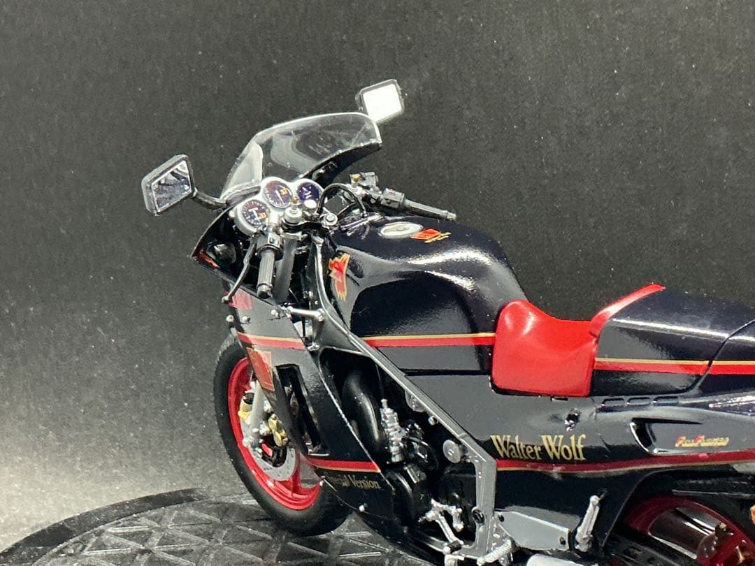 ま*い様 ① RG500ガンマウォルターウルフカラー　プラモデル完成品　1/12