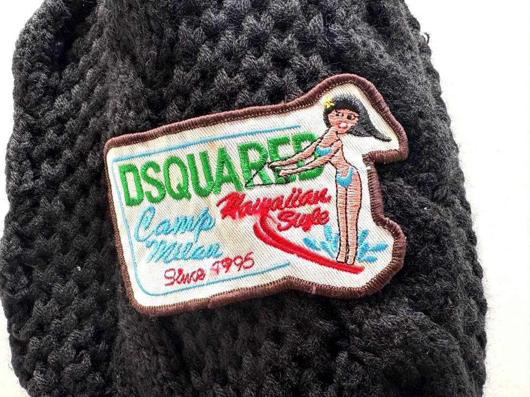 DSQUARED2 新品未使用　タグ付き　ブラックニット帽 ポンポン付き