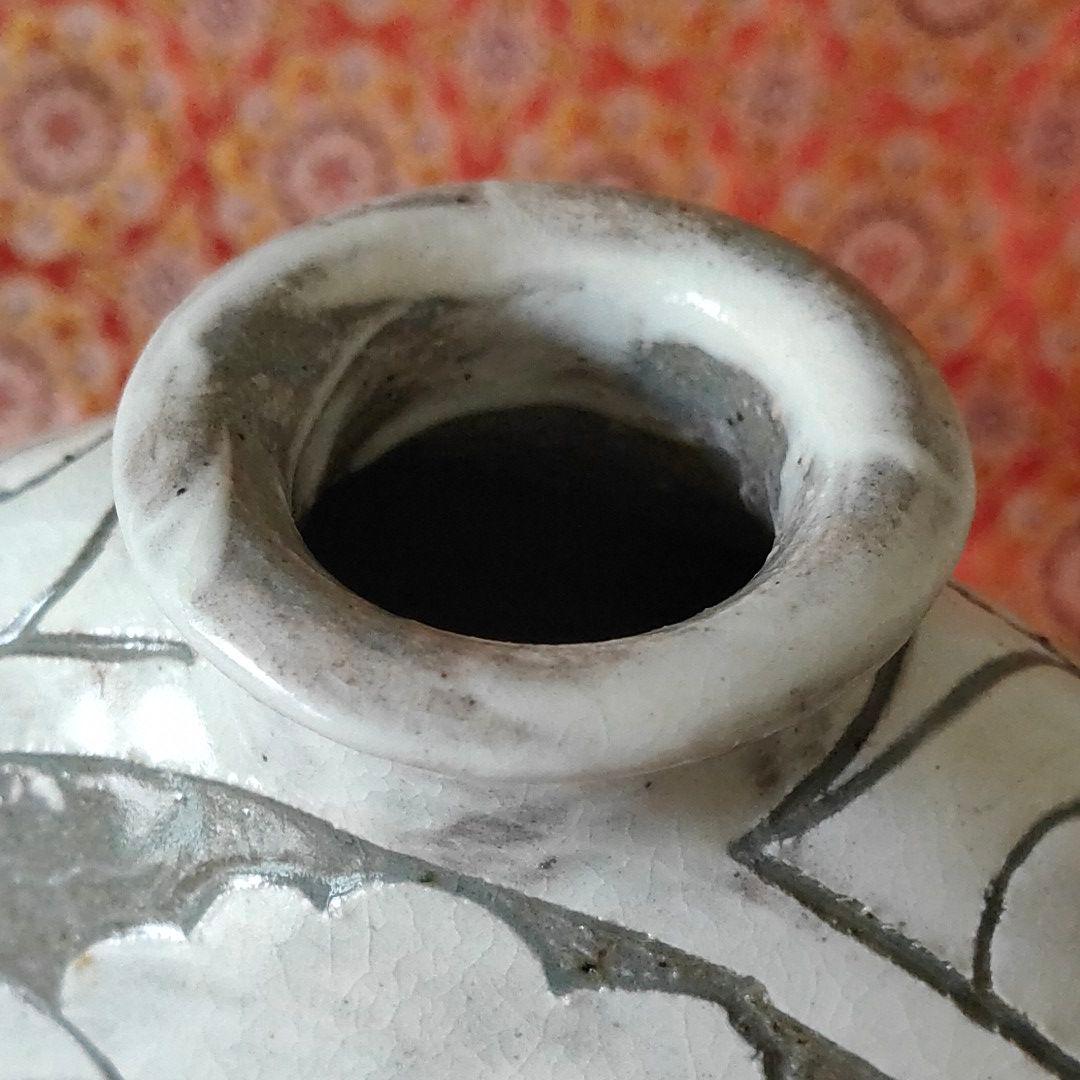 白掻落し　扁壺　三木 忠