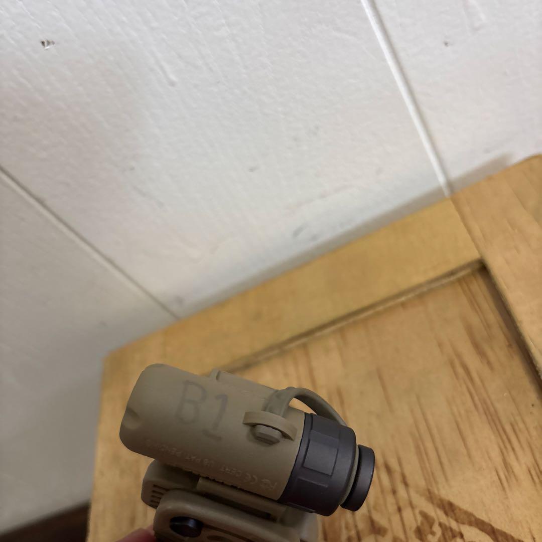 米軍　実物　SUREFIRE HELMET LIGHT HL1-A-TN