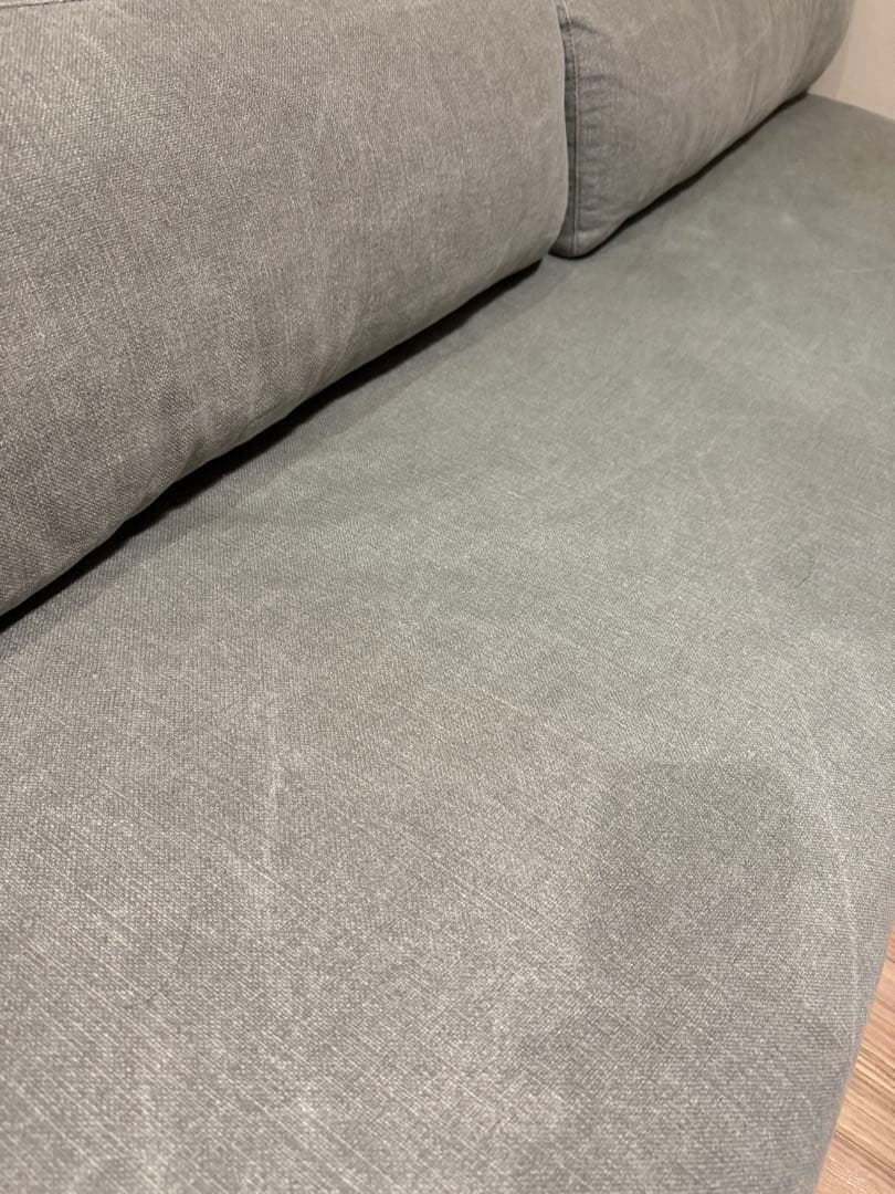 グレーソファ 背もたれクッション付き