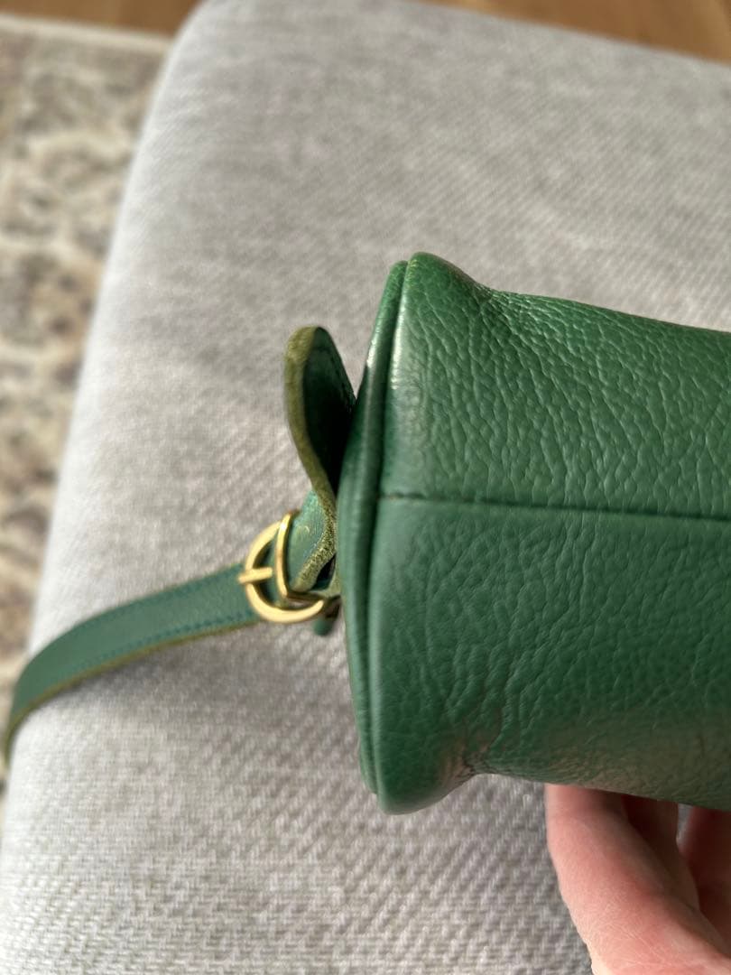 IL BISONTE イルビゾンテショルダーバッグ　グリーン半月型