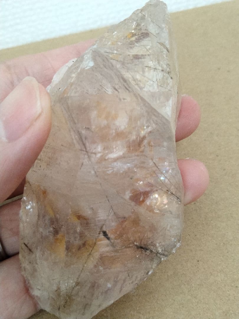 国産鉱物　山梨県　平沢鉱山　天然水晶　　トルマリン入り水晶　79g 虹入り水晶