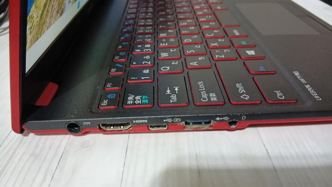 Fujitsu Lifebook uh75/b3 8世代i7
