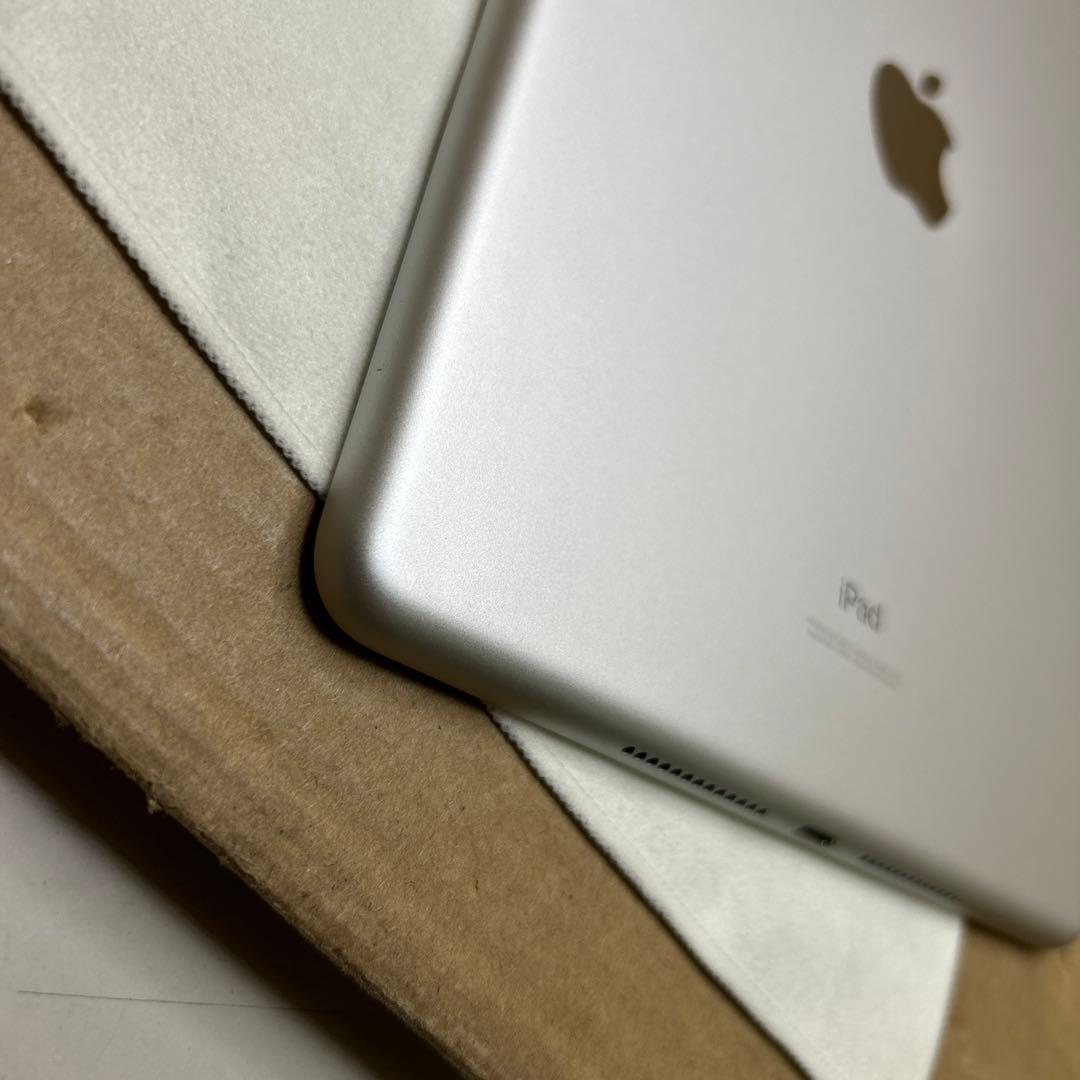 専用　Apple iPad (第8世代) 32GB シルバー