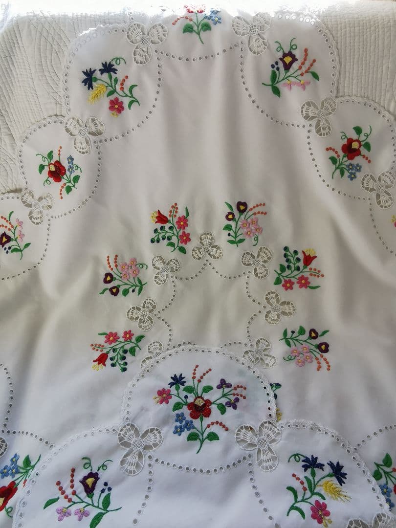 アンティーク ハンガリー カロチャ クローバー透かし刺繍スカラップ リネンクロス