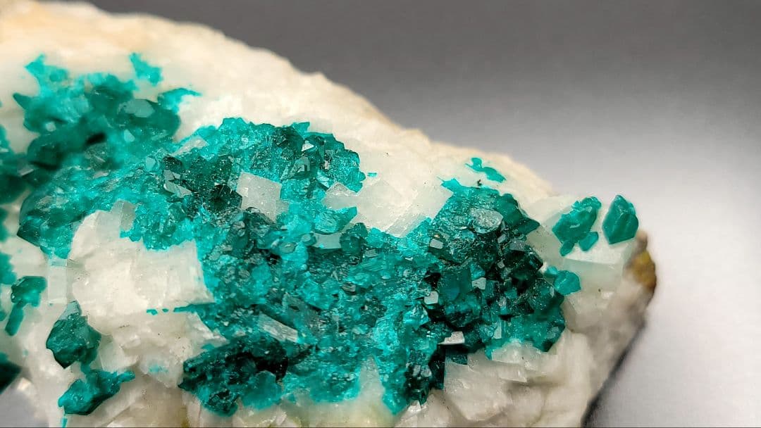 ツメブ鉱山産 ダイオプテーズ