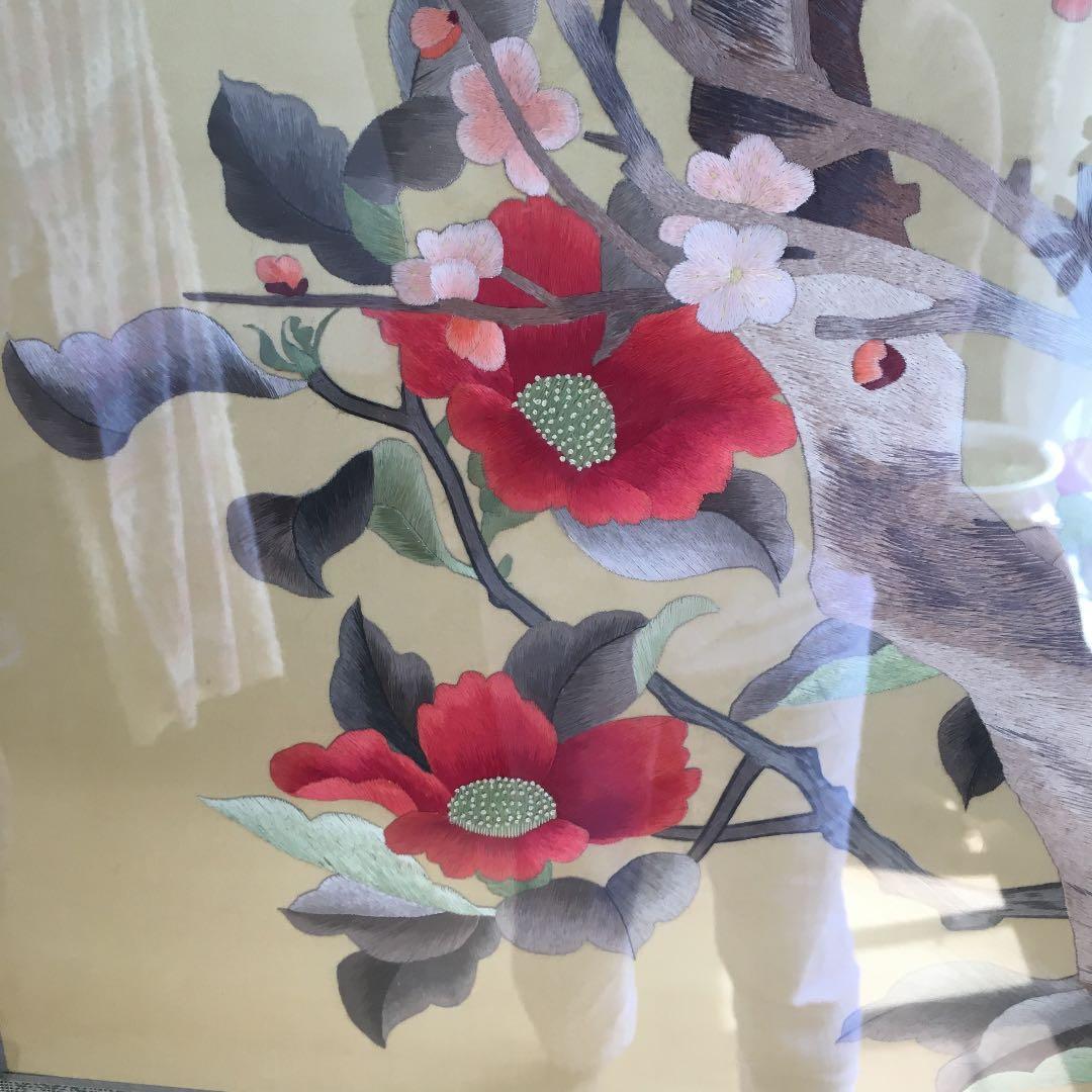 刺繍絵画　梅と山茶　サイズ約48×122cm