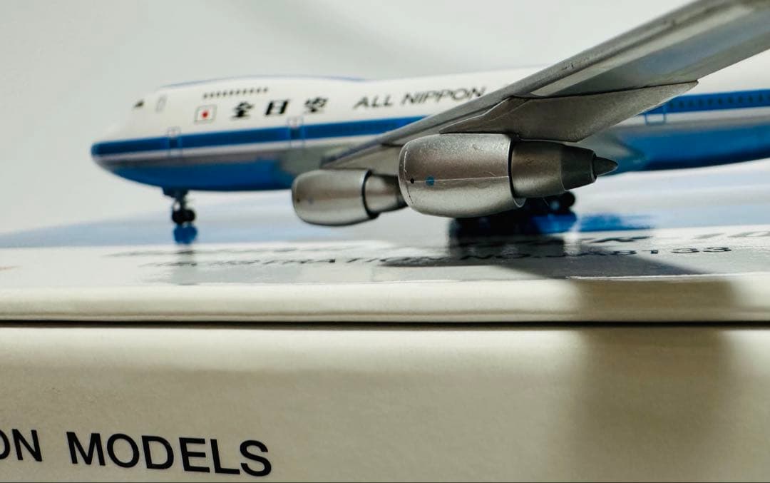 全日空商事 1/400 747SR-100 ANAモヒカンカラー