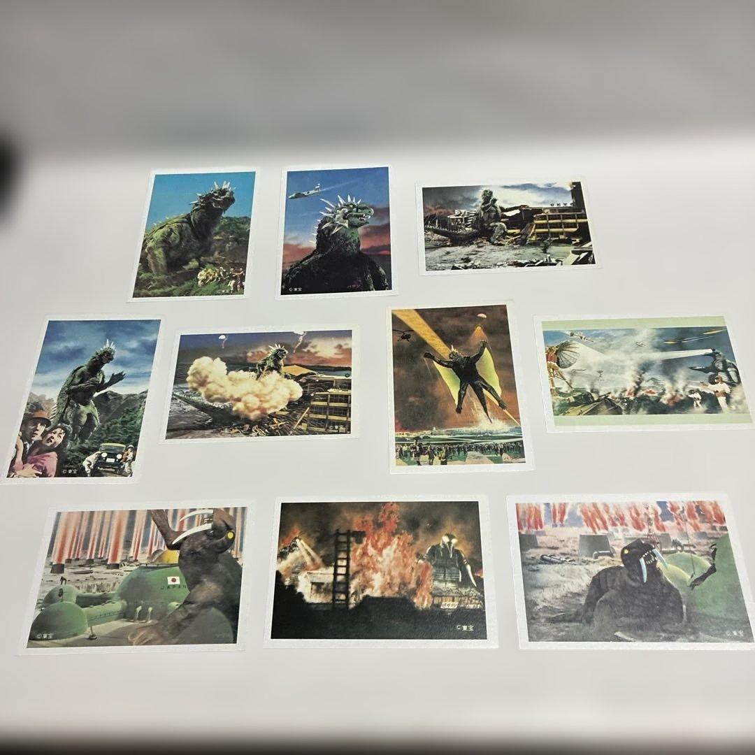 ウルトラマン 手帳2冊、キャラクターカード97枚