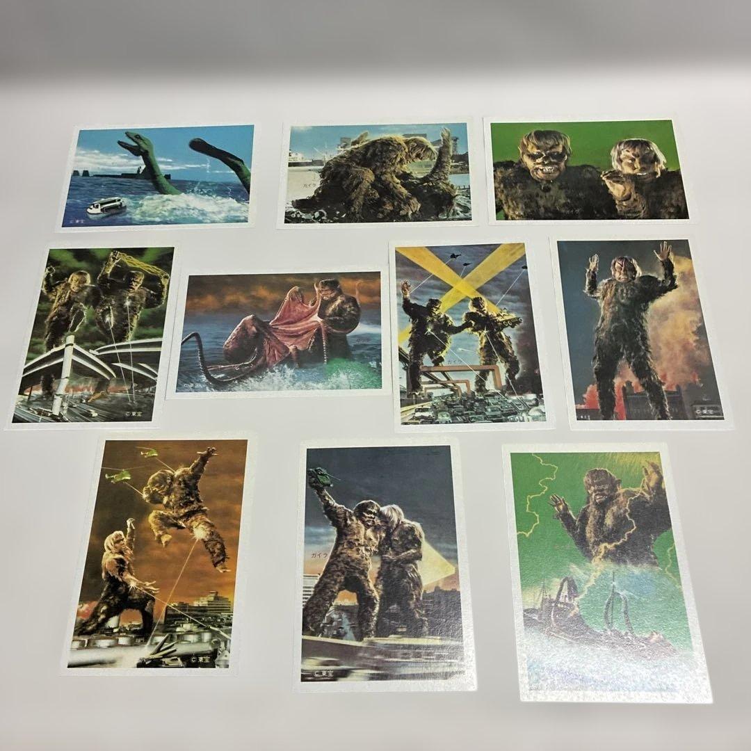 ウルトラマン 手帳2冊、キャラクターカード97枚