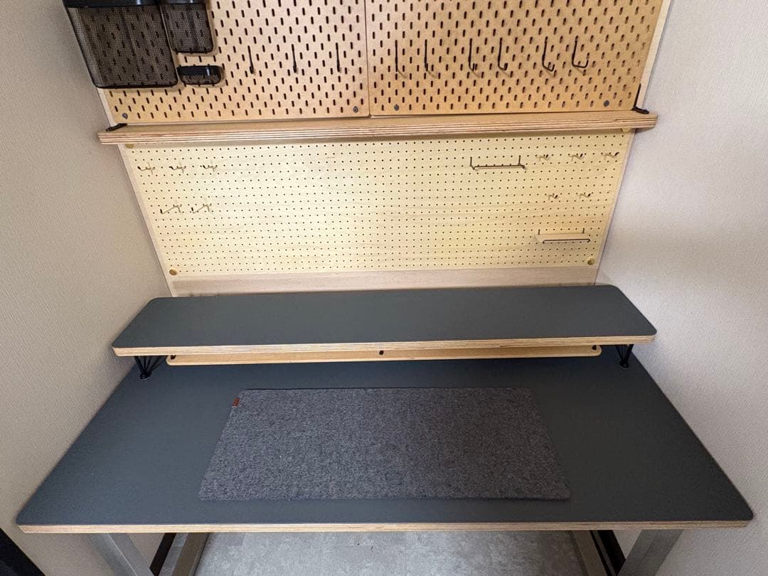 デスクシェルフ　天板リノリウム仕上げ