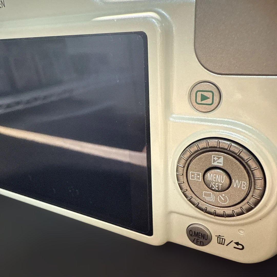 極美品　拡大写真の通り　Lumix GF3 ホワイト デジタル一眼レフカメラ