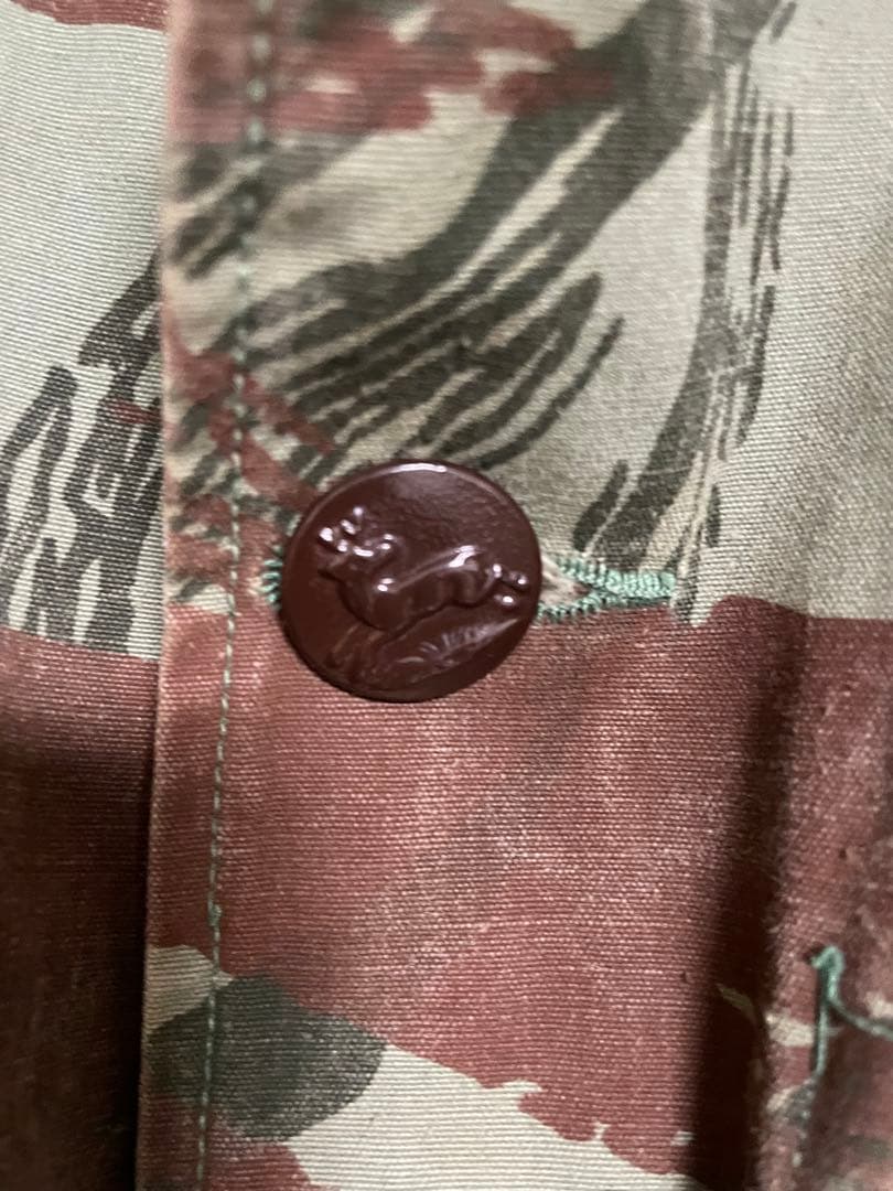 迷彩ジャケット 迷彩色 4ポケット　動物ボタン