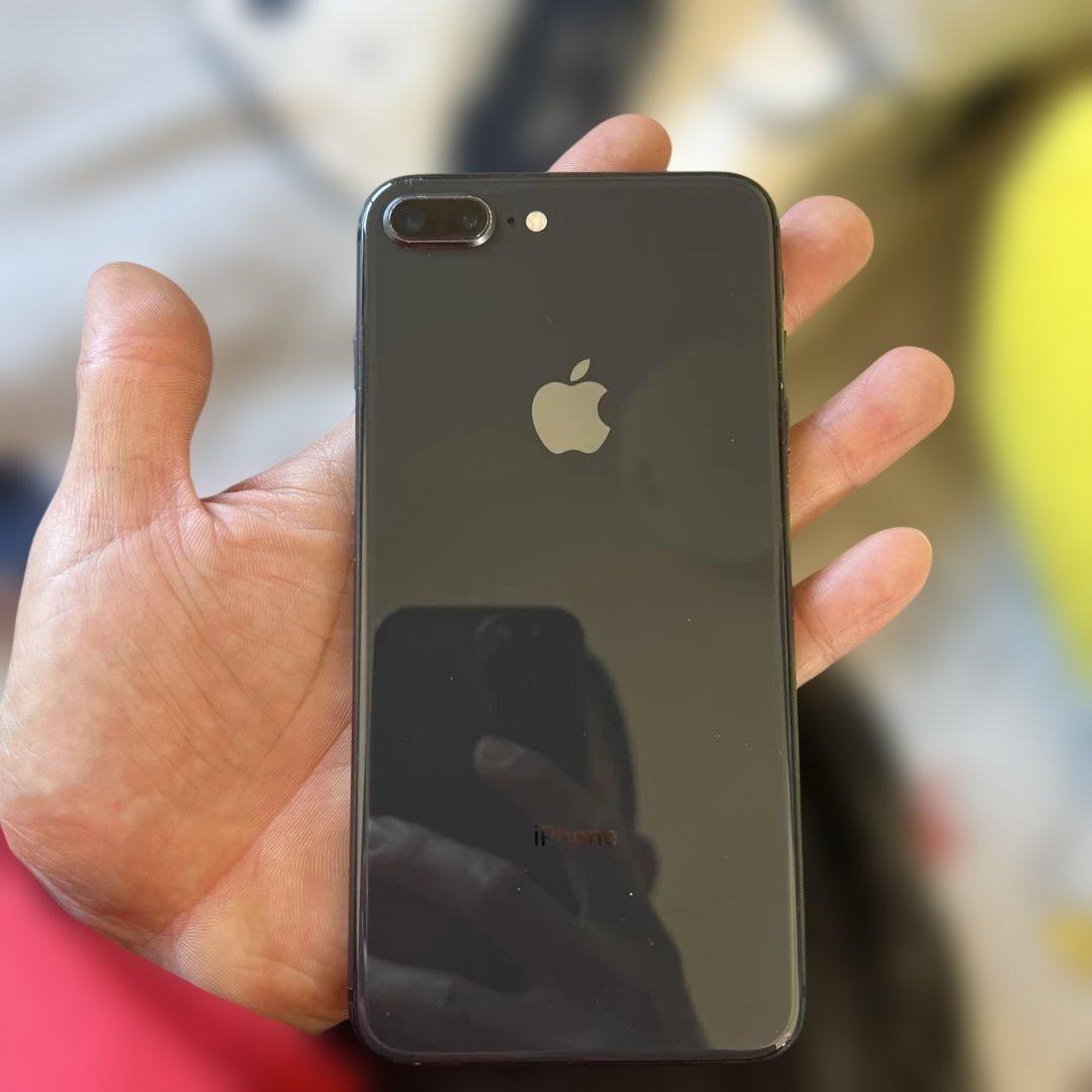 iPhone 8 Plus 64GB ブラック