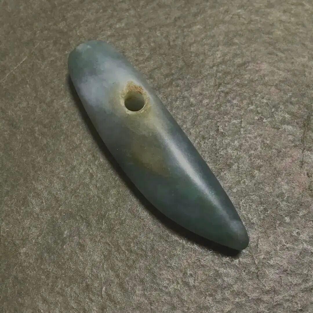 shop販売中　糸魚川翡翠大珠　ろうかん青グレー　24.8g 出土品