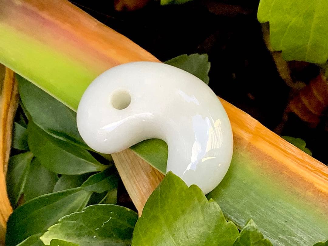 黙って40万円以上‼️糸魚川翡翠ジェダイト勾玉　品質お値段自信あり外部鑑定鑑別書付