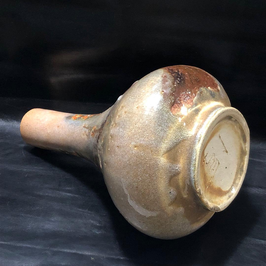 美しい古美術◾️蔵から見事な梅の木が描かれた釉薬どろどろね花瓶、壺、壷が出て来た。