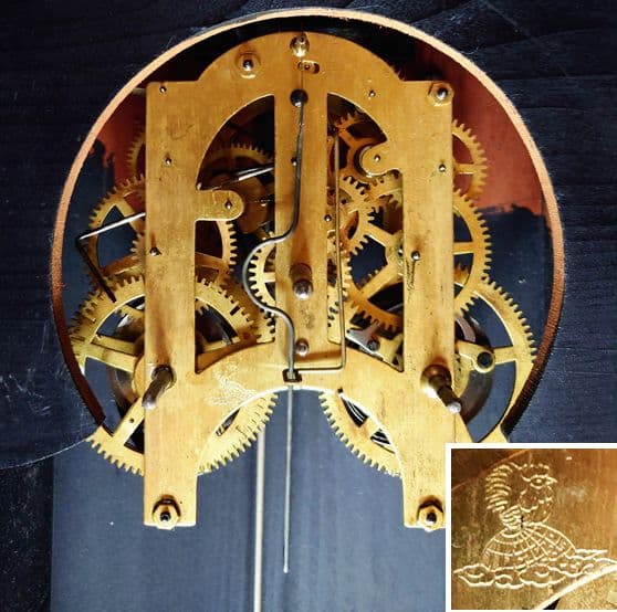 〈完動・美品〉佐藤時計地球鶏印　黒漆塗り箱型ゼンマイ振り子時計