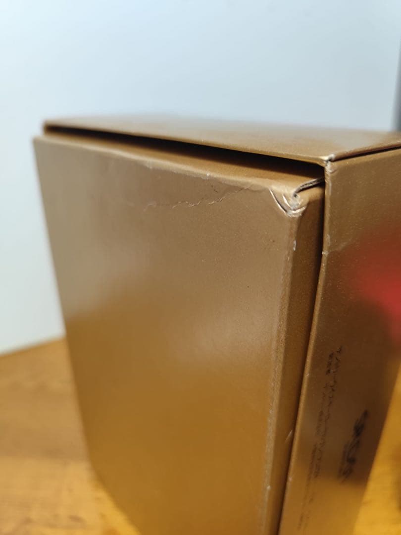 サントリーウイスキー　ローヤル　プレミアム　１２年　新品　未開栓　青ラベル