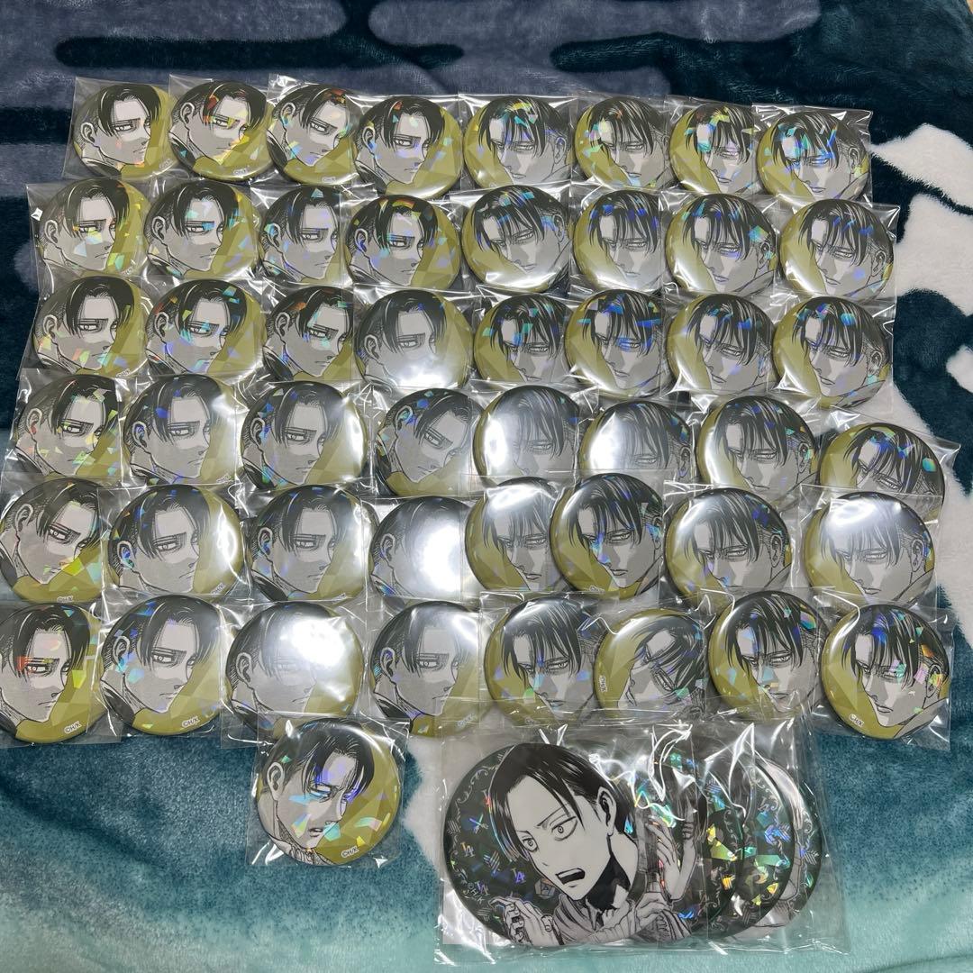 進撃の巨人　リヴァイ　缶バッジまとめ売り　54点