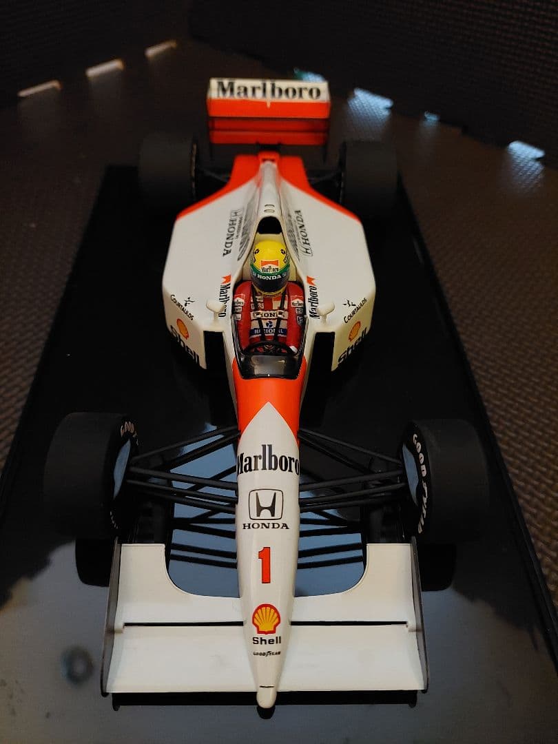 1/18 マクラーレン ホンダ MP4-7 ＃１ A.セナ Marlboloロゴ