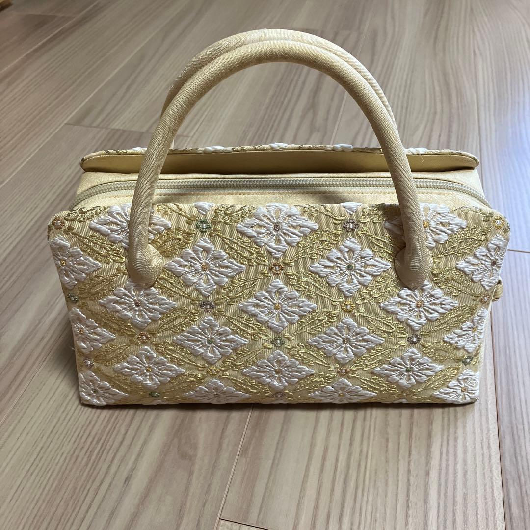 刺繍入りベージュ和装用バッグ　老舗京都伊澤屋
