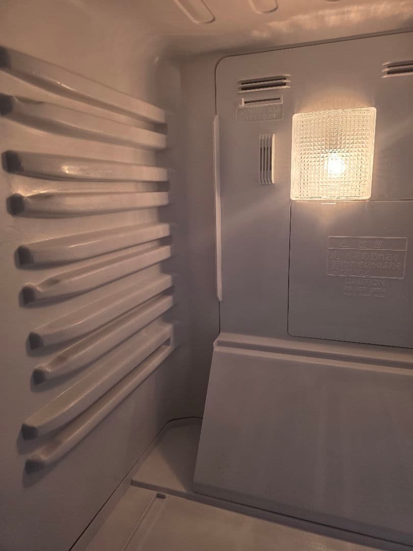 【送料込み】ブラック冷蔵庫 冷凍室付き　一人暮らし用 引っ越しのため、出品です。