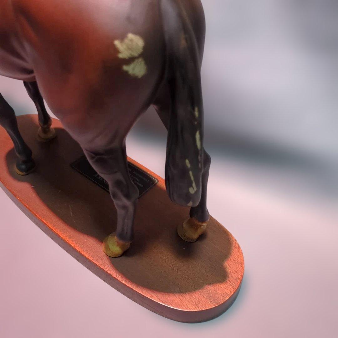 サラブレッドニジンスキーの彫刻　ダークブラウン