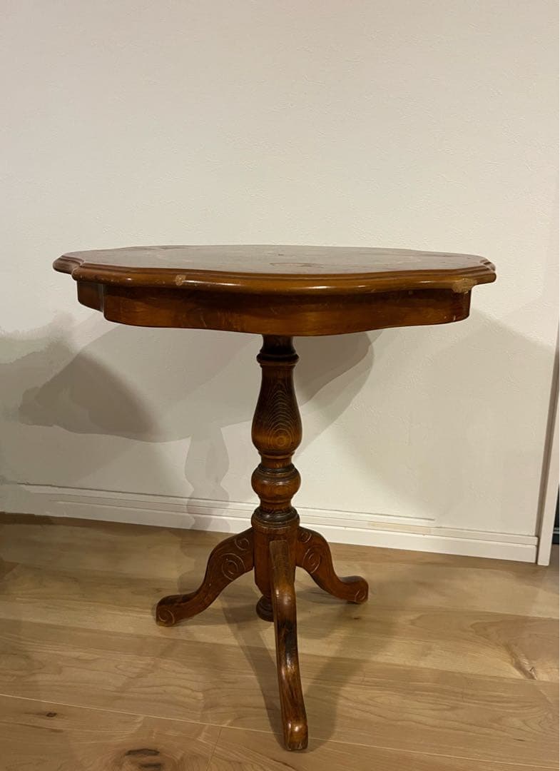 イタリア製　サイドテーブル 猫脚 彫刻 象嵌　コーヒーテーブル　花台