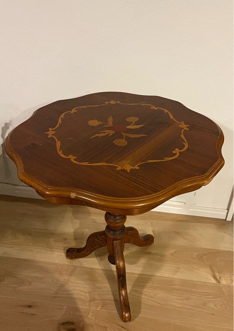 イタリア製　サイドテーブル 猫脚 彫刻 象嵌　コーヒーテーブル　花台