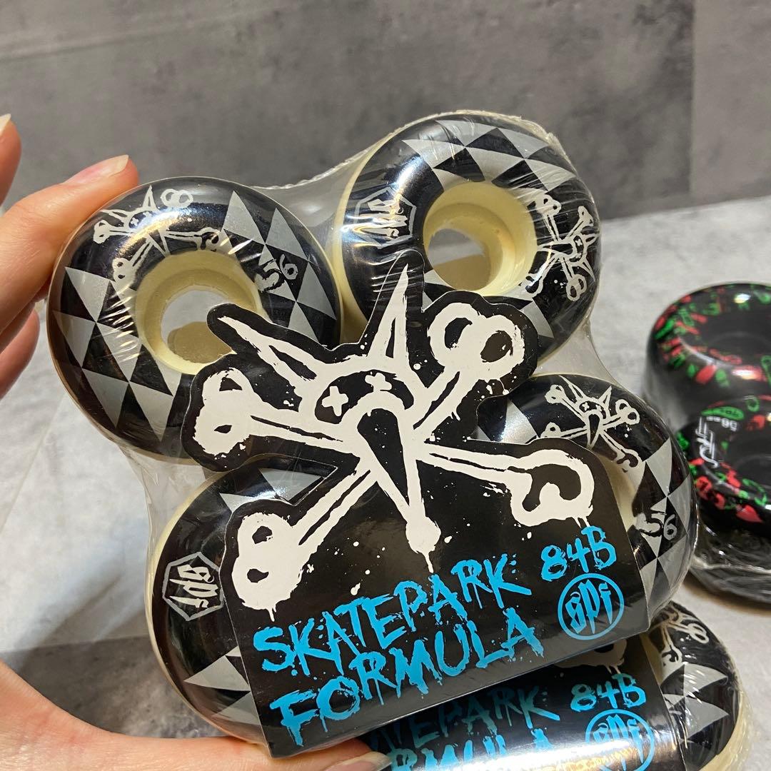 【新品・未使用】スケボー　ウィール　56mm 3個セット