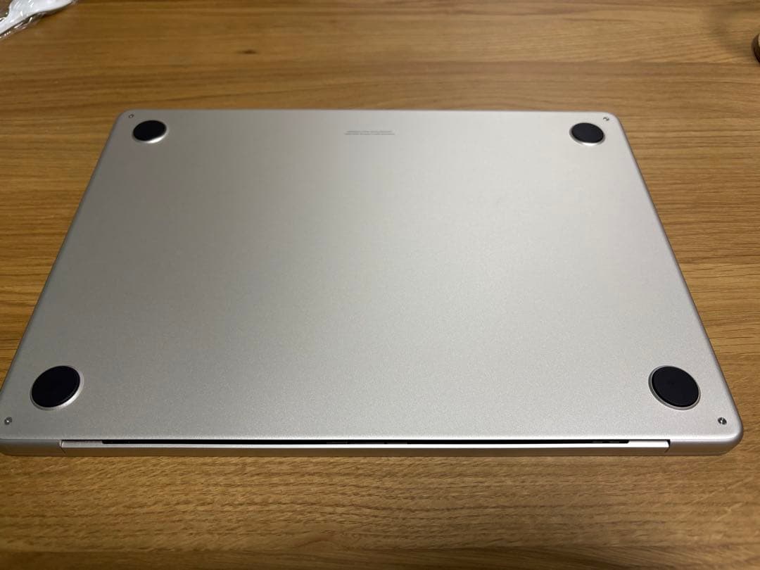 Apple MacBook Air M2 13.6インチ　スターライト