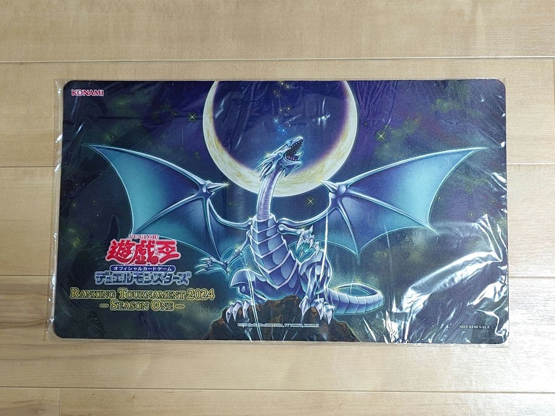 【超希少・未開封】遊戯王 公式 青眼龍轟臨 プレイマット