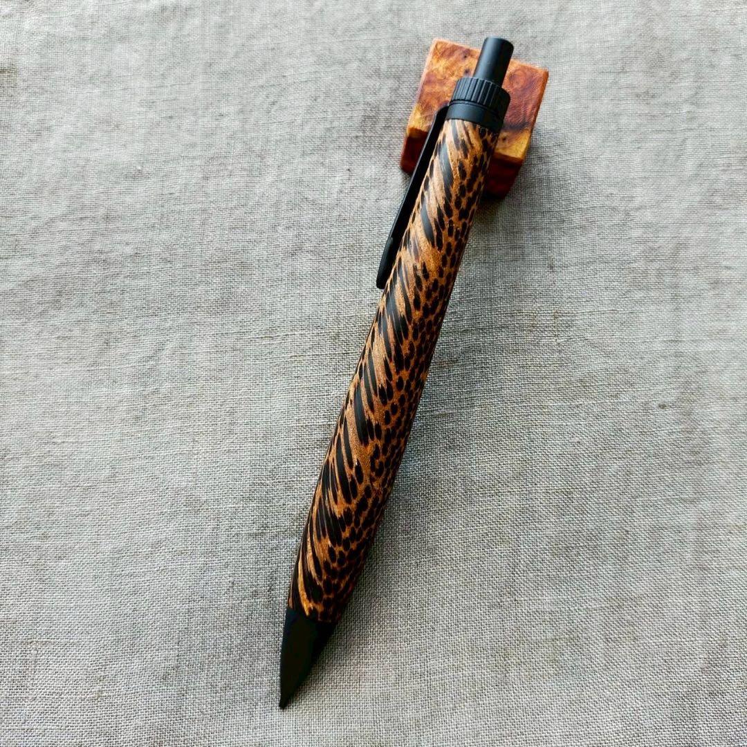 クジャクヤシ　ハンドメイド　木軸シャープペン　0.5mm　天然木　ブラック