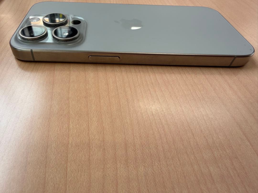 Apple iPhone 15Pro チタニウム