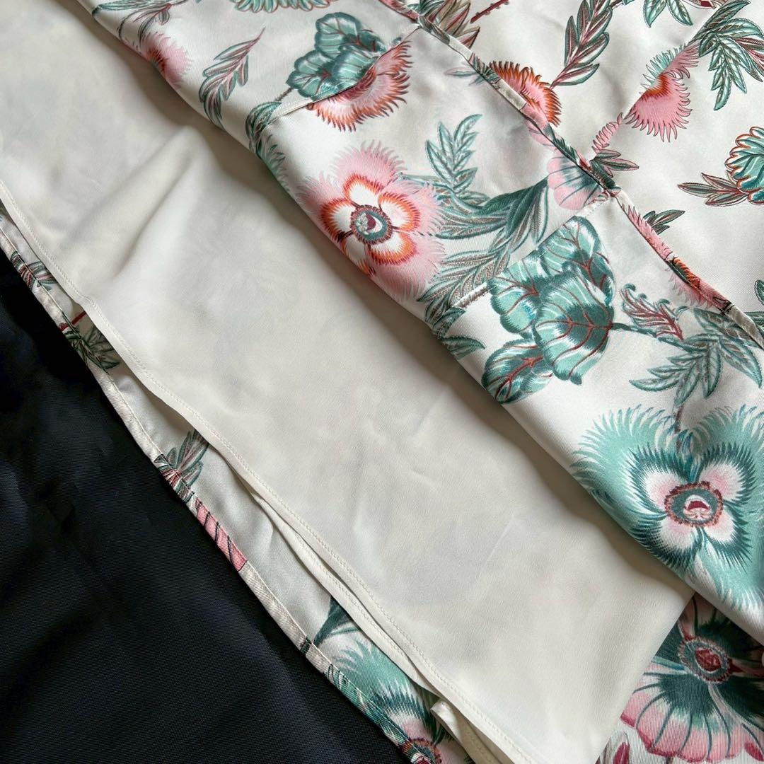 Salvatore Ferragamo 近年 シルク100% ボタニカルスカート