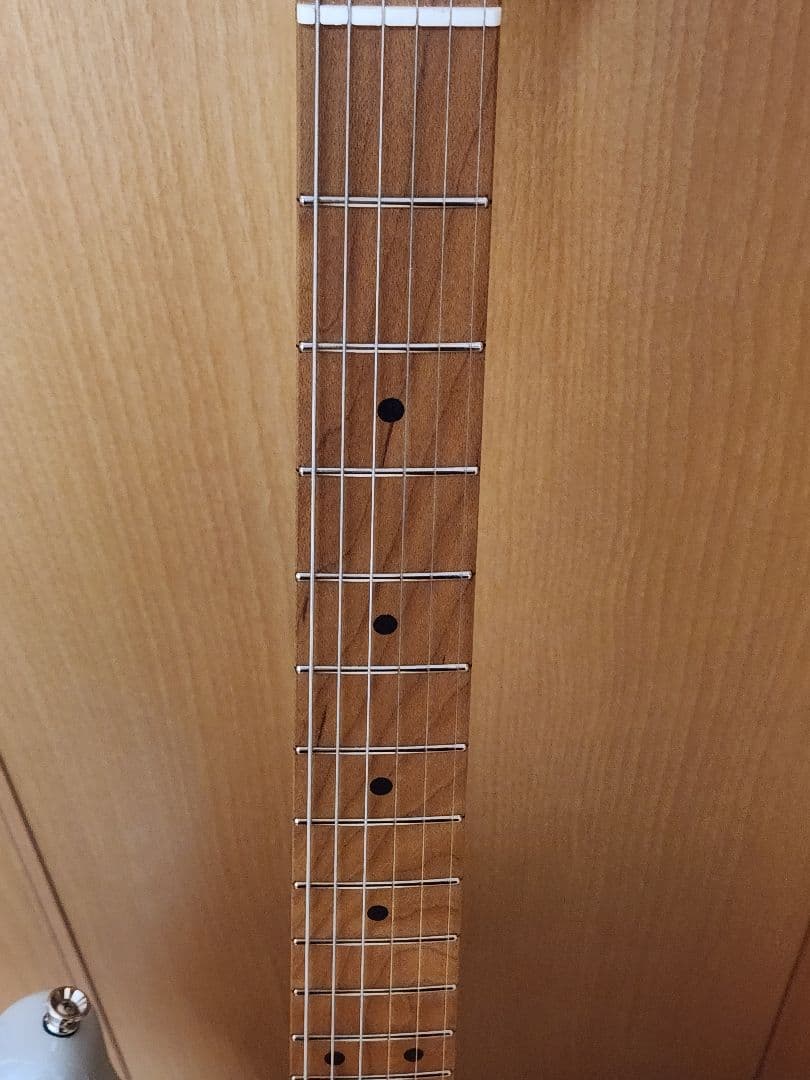 Eris. Nestia airy blue エレキギター