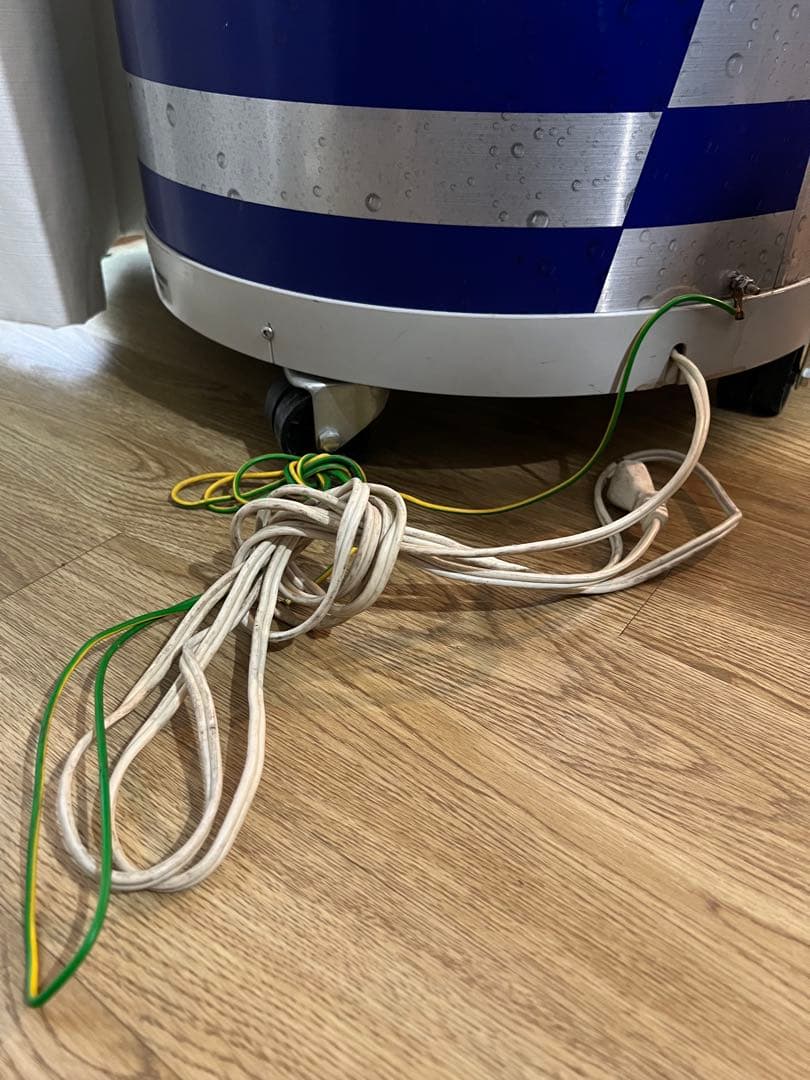 ⭐︎非売品⭐︎ Red Bull レッドブル 缶型 冷蔵庫 キャスター付