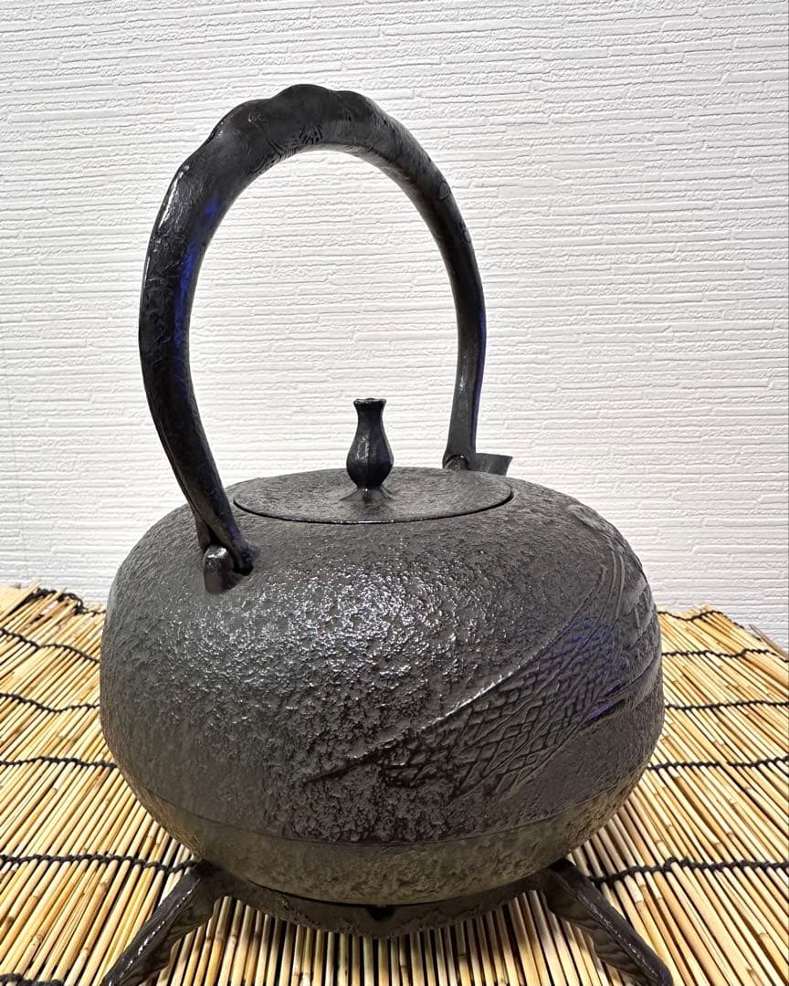 未使用品　付属品付　南部喜州 (及川 喜徳)造　鍛治打袋鉉　１５型　南部鉄瓶