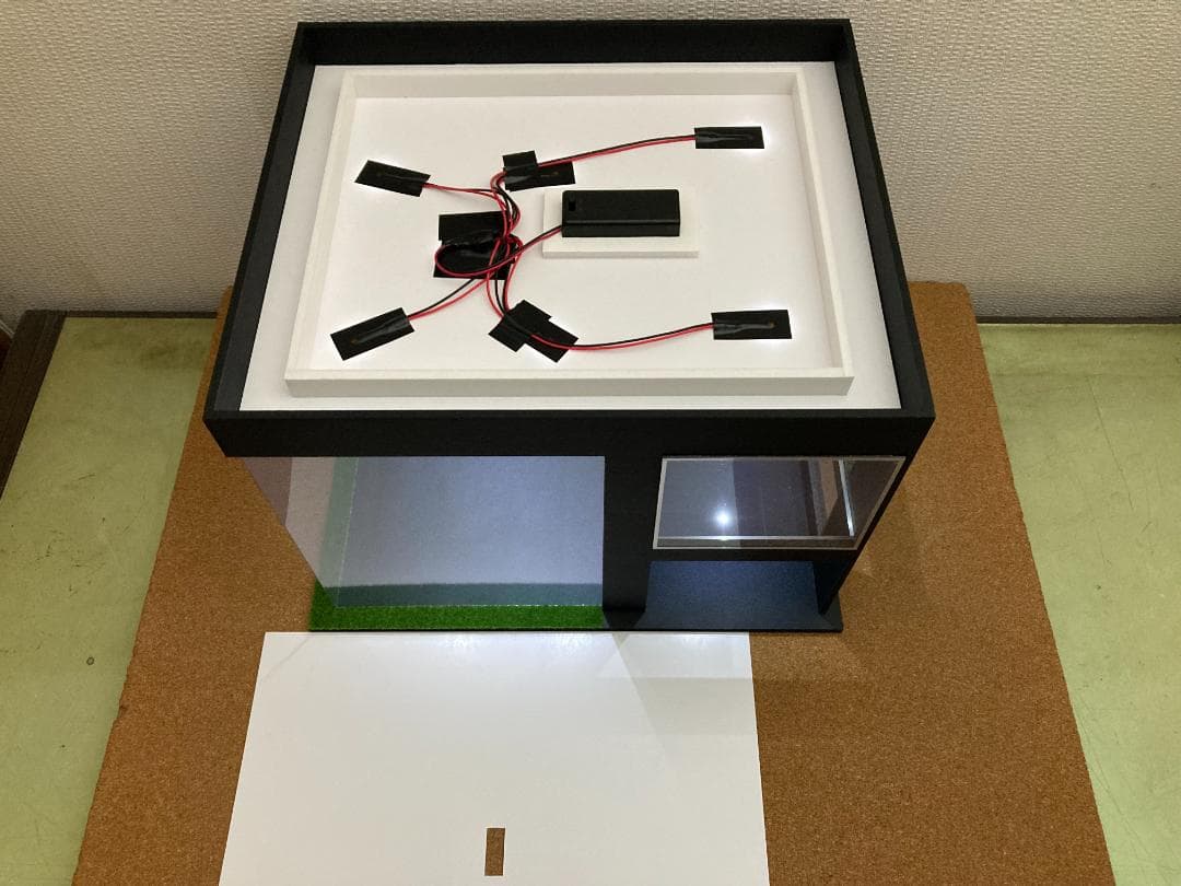 モデルカー用ジオラマ：1/24 ショールーム＆ガレージⅣ（吹き抜け2階タイプ）