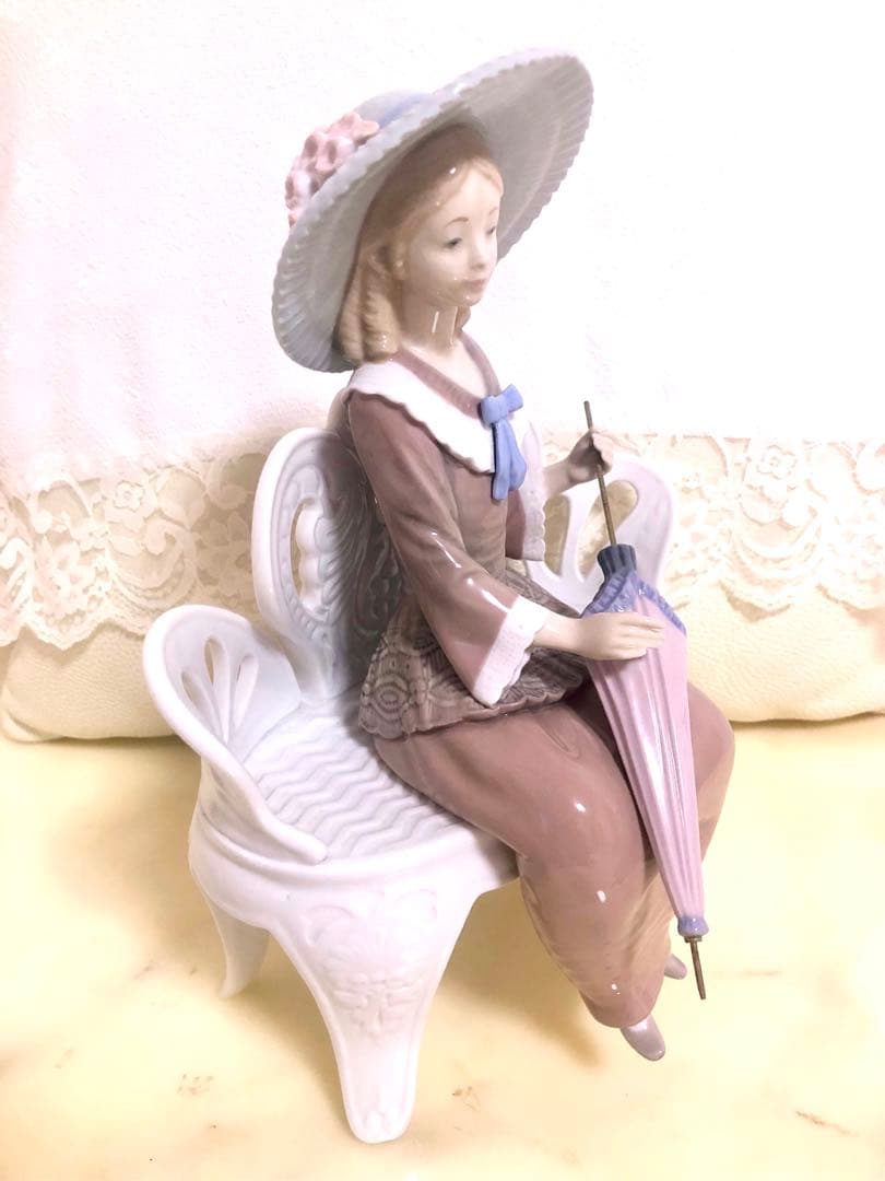 リヤドロ　LLADRO【ベンチに座る女性】WATING IN THA PARK