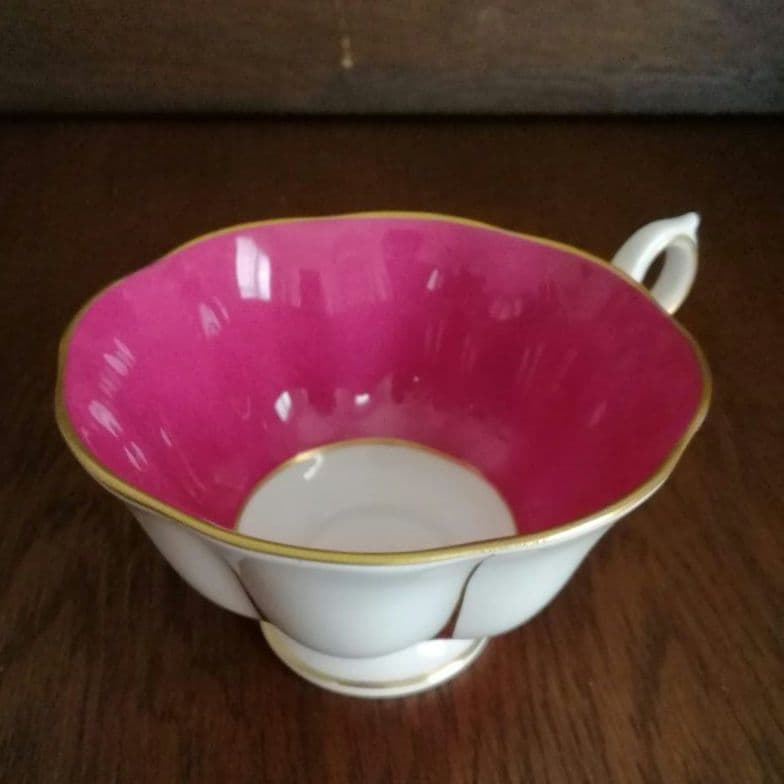 逸品　朱地アールデコ様式　カップ&ソーサー　ロイヤルアルバート　英国アンティーク