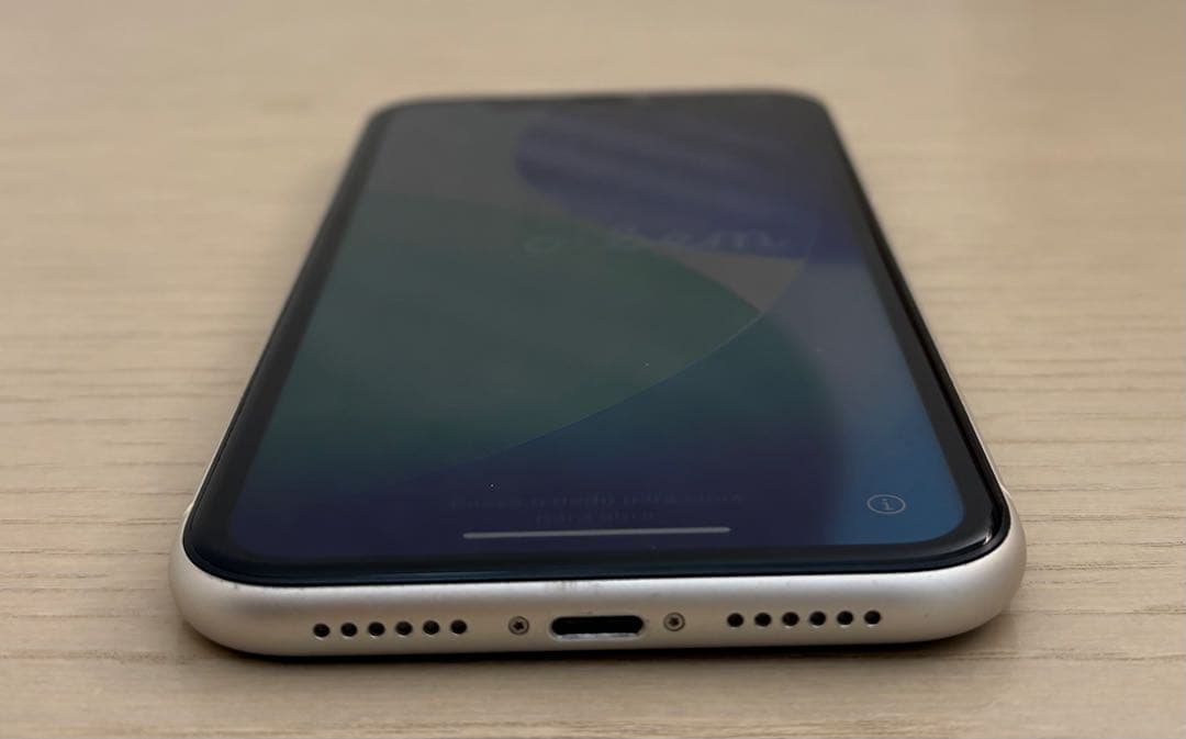 《側面キズあり》《本体のみ》iPhone11 128GB ホワイト SIMフリー