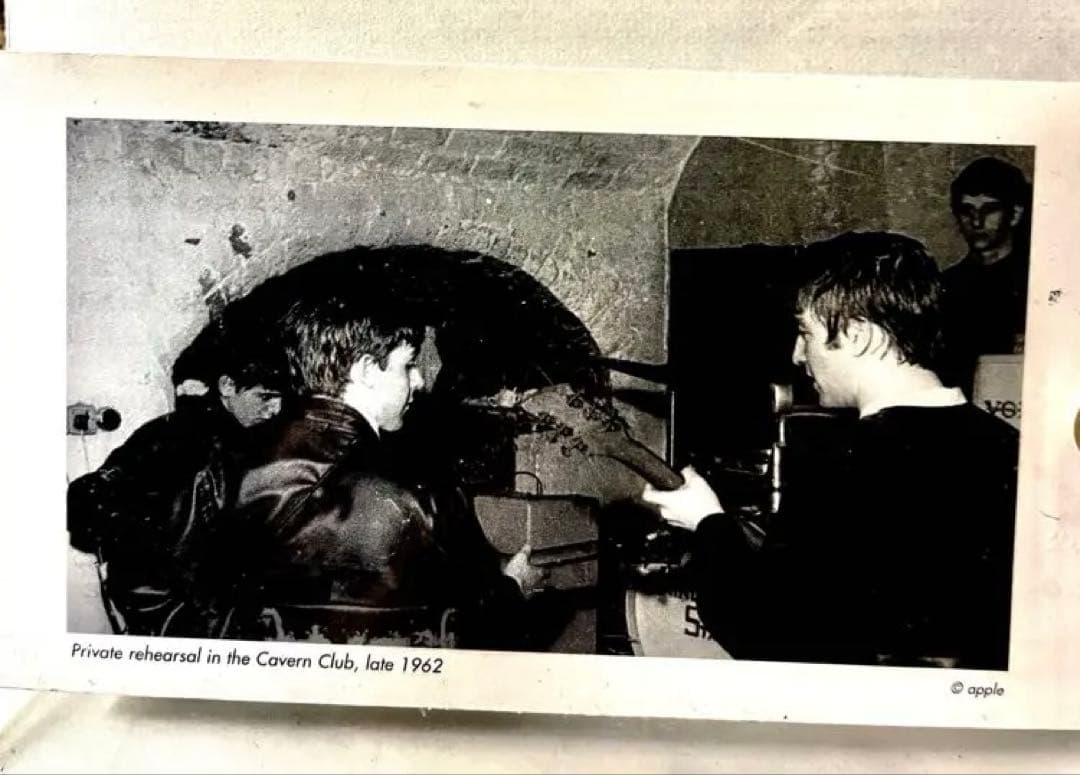 ビートルズ　キャヴァーンクラブ　LIVEハウス　解体レンガ5000分の1