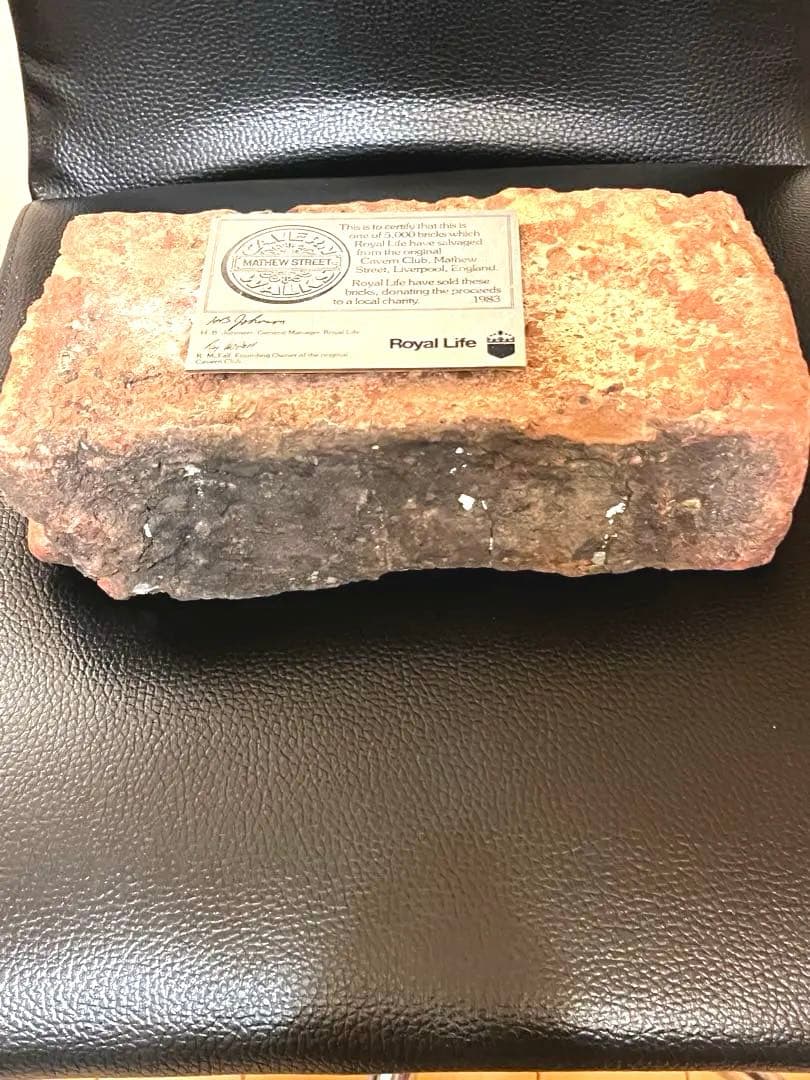 ビートルズ　キャヴァーンクラブ　LIVEハウス　解体レンガ5000分の1